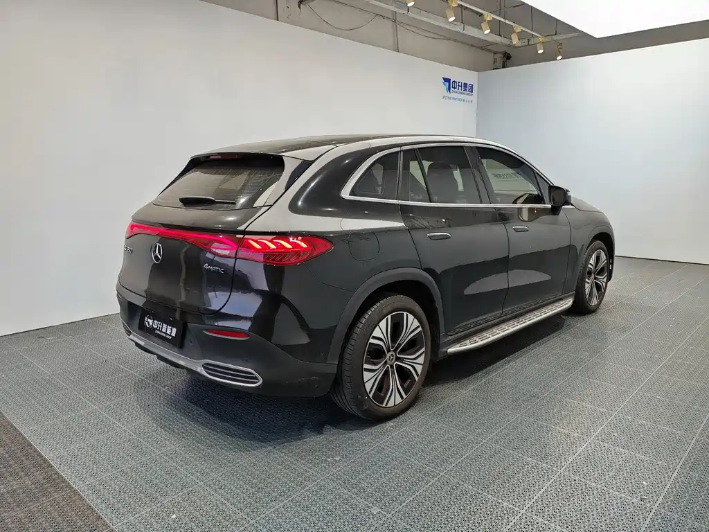 Mercedes-Benz EQE SUV — миниатюра 6