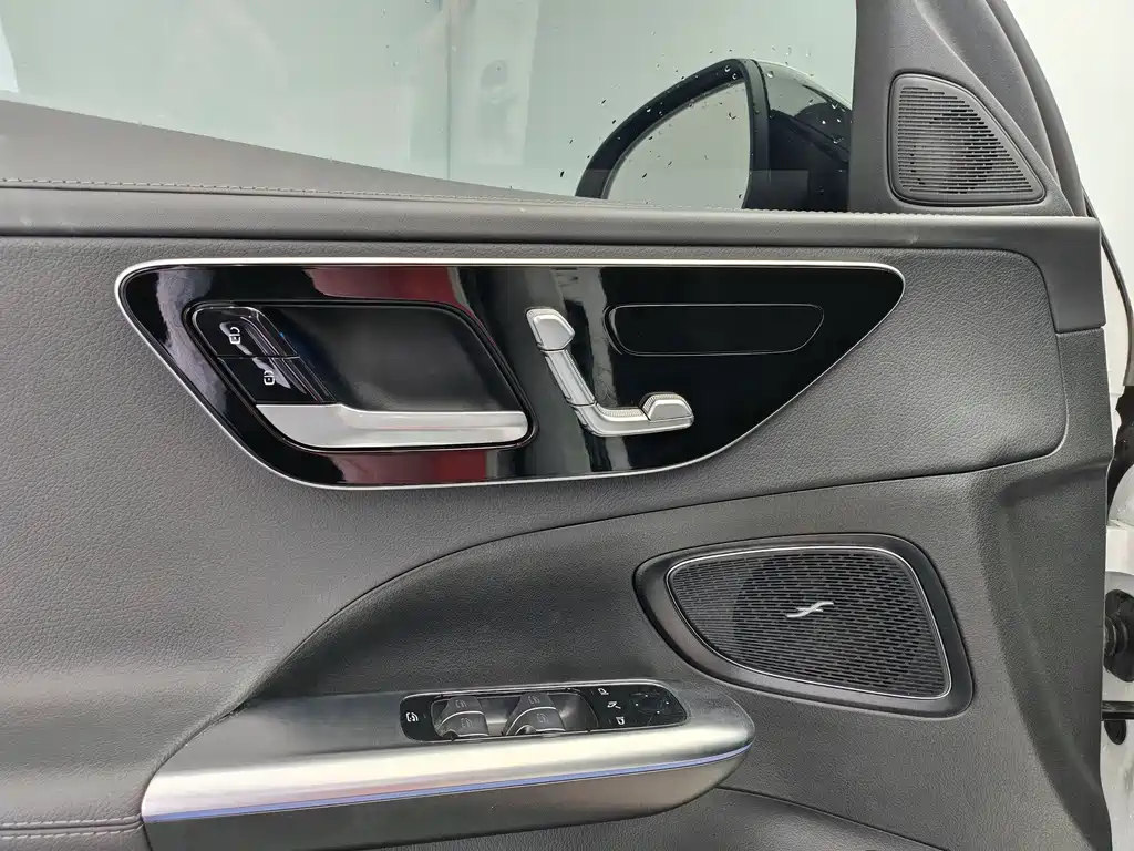 Mercedes-Benz C-Class — миниатюра 16