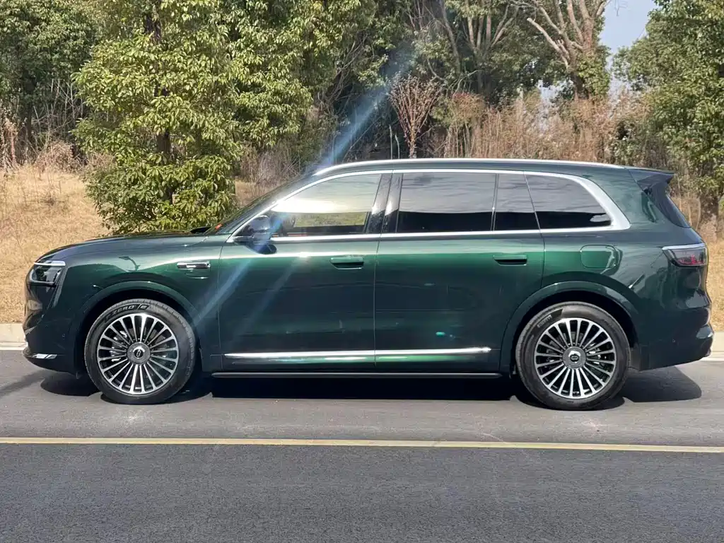 AITO ASK THE WORLD M8