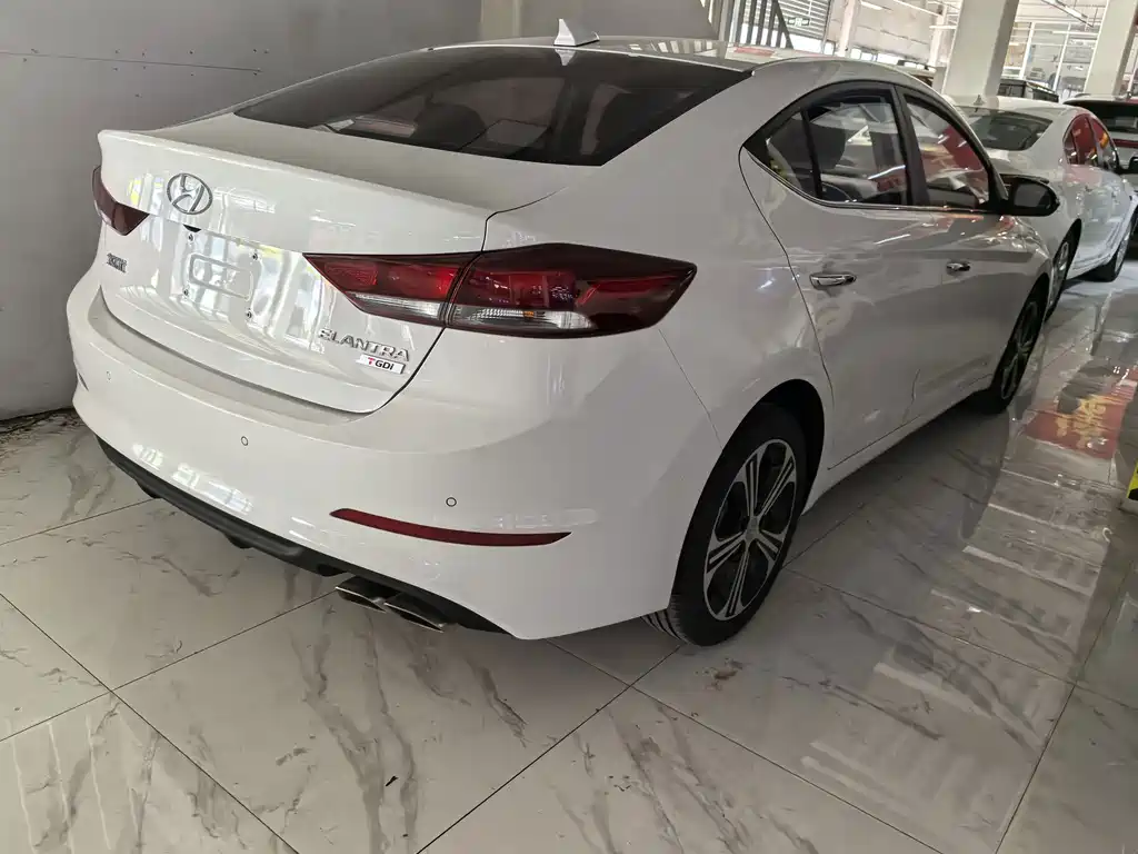 Hyundai Elantra — миниатюра 6