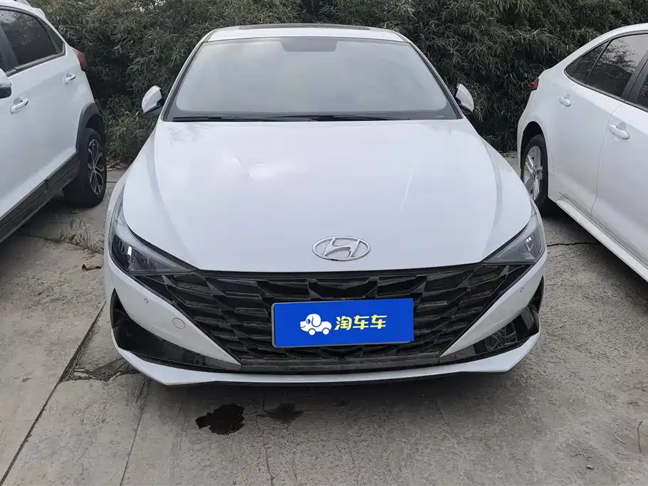 HYUNDAI ELANTRA