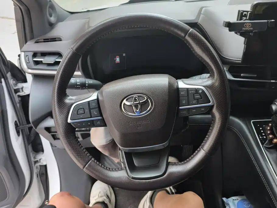 Toyota Sienna — миниатюра 15
