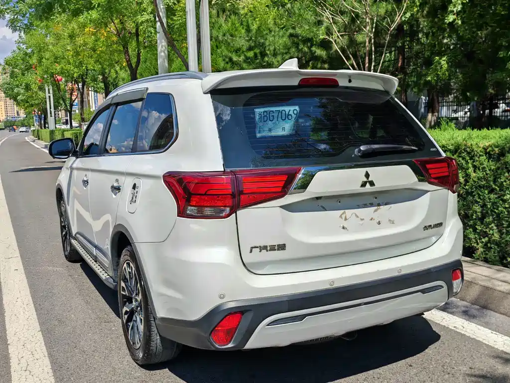 Mitsubishi Outlander — миниатюра 8