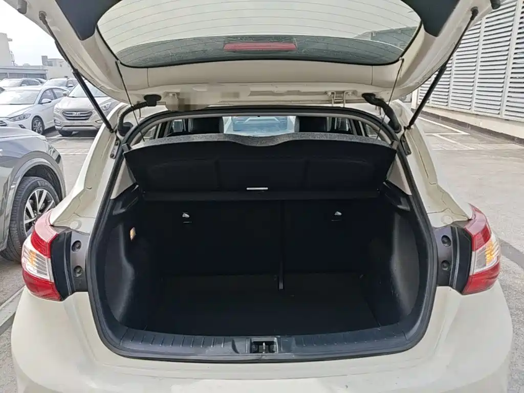 Nissan Tiida — миниатюра 19