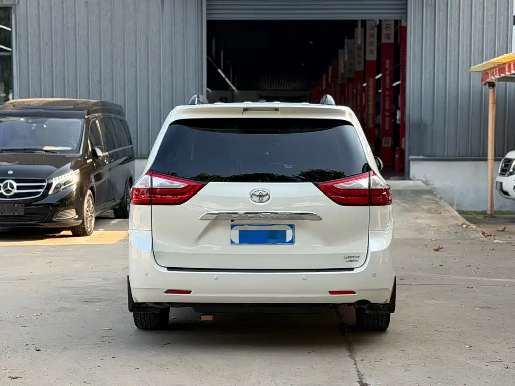 Toyota Sienna — миниатюра 5