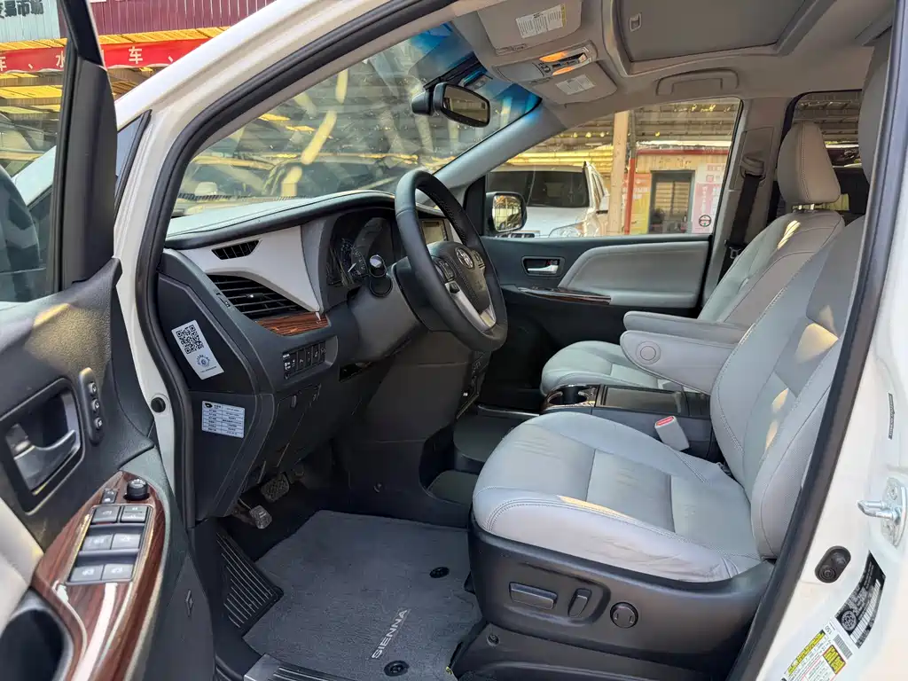 Toyota Sienna — миниатюра 8