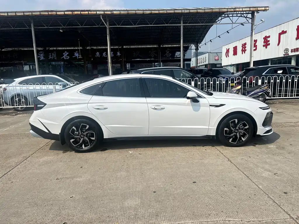 Hyundai Sonata — миниатюра 9