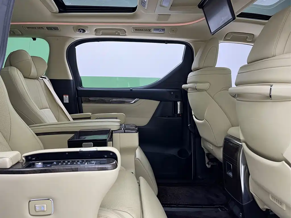 Toyota Vellfire — миниатюра 10