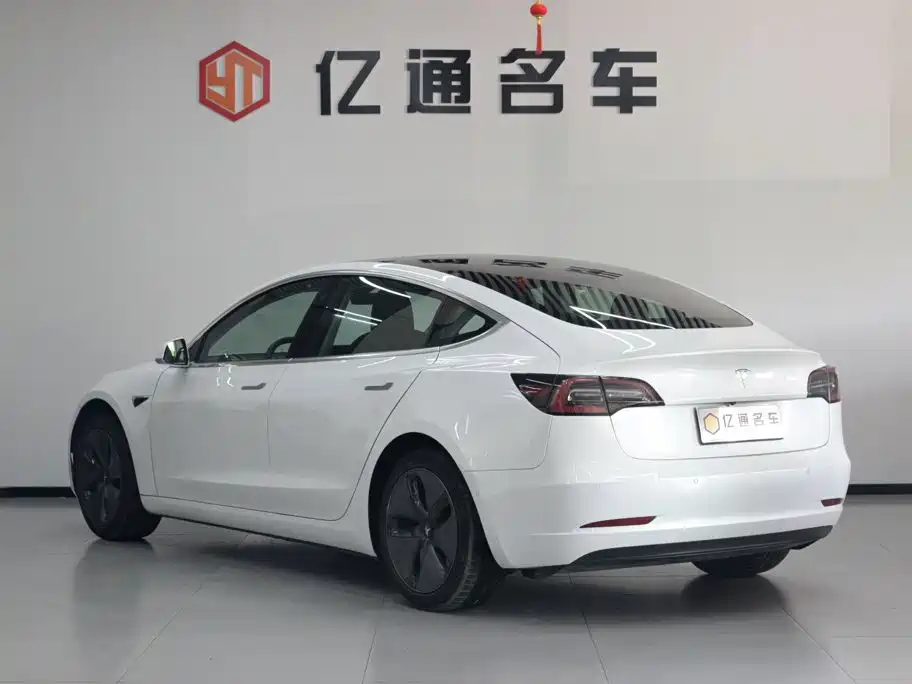 Tesla Model 3 — миниатюра 18