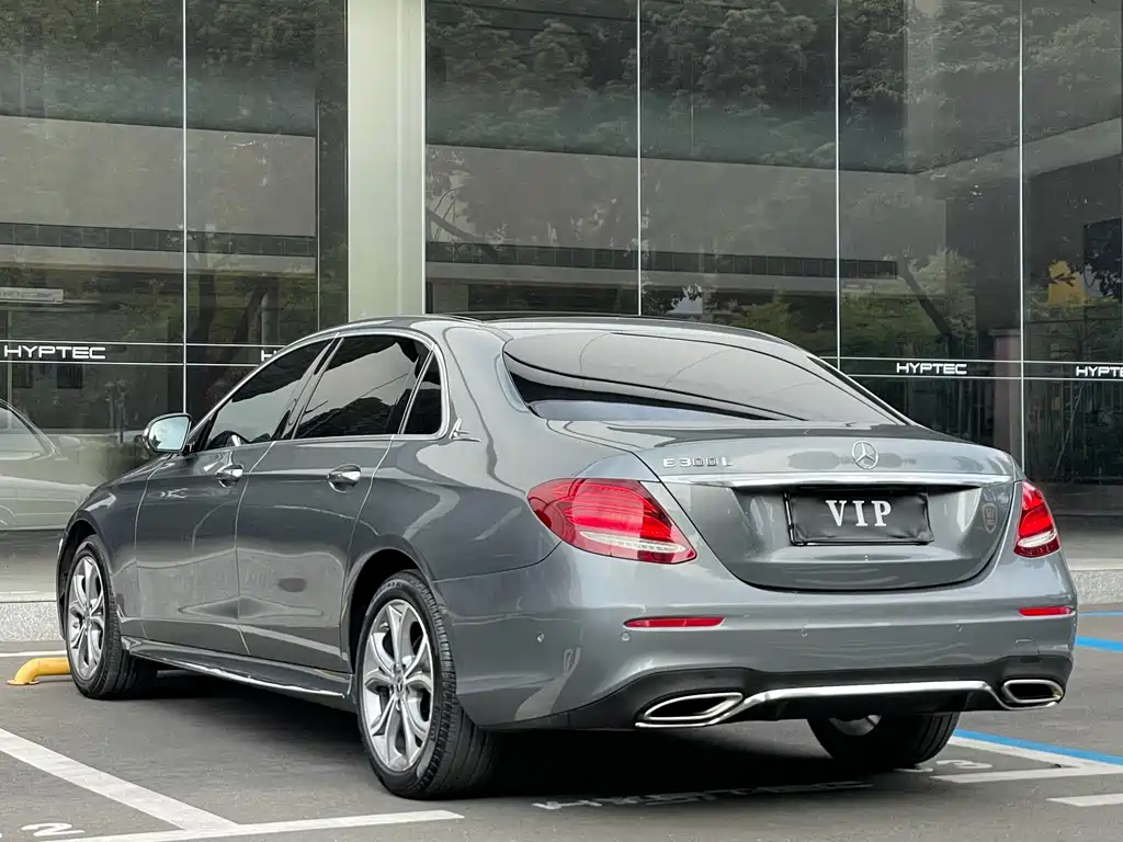 Mercedes-Benz E-Class — миниатюра 9