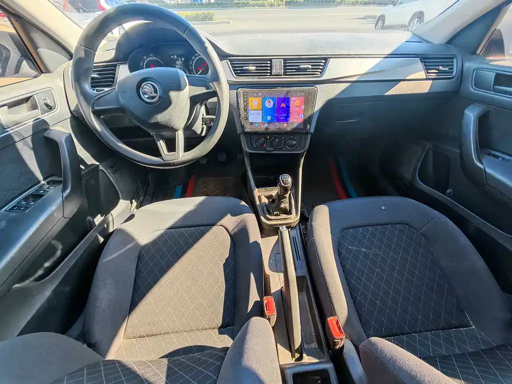 Skoda Rapid — миниатюра 7