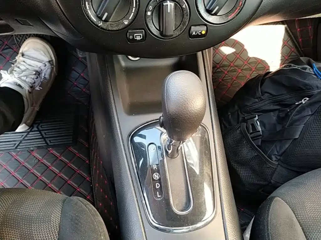 Nissan Tiida — миниатюра 14