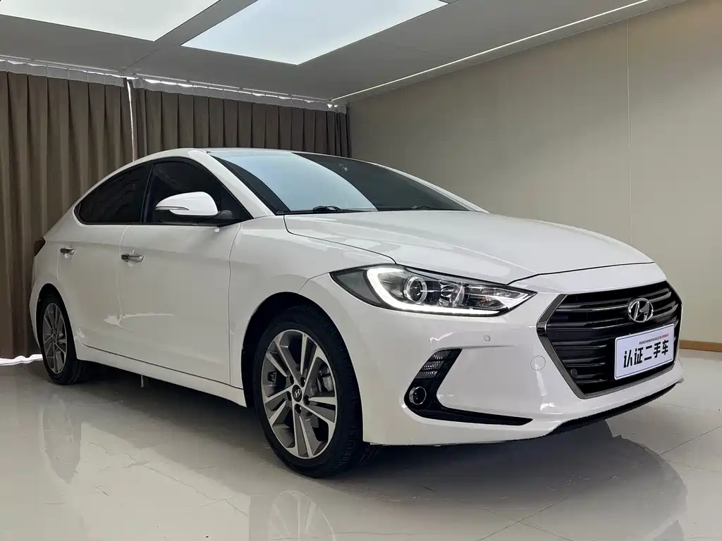 Hyundai Elantra 2016 1.6L AT Luxury