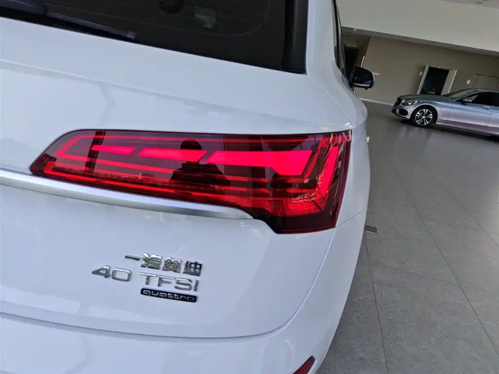 Audi Q5L 2021 40 TFSI Luxury