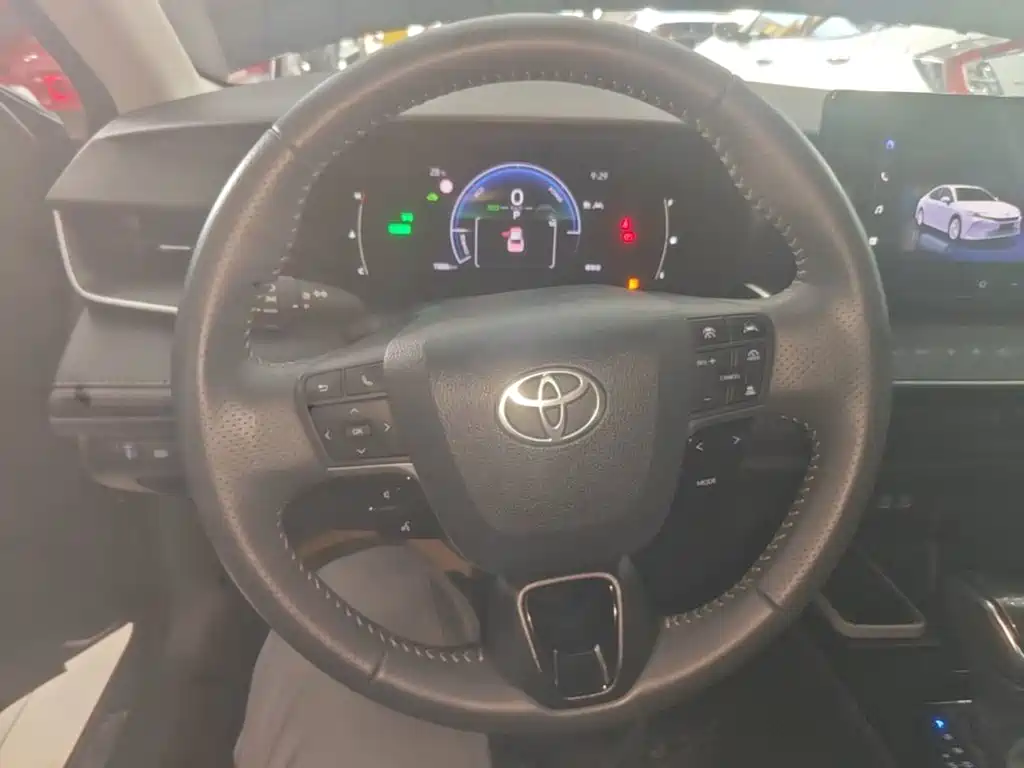 Toyota Camry — миниатюра 7