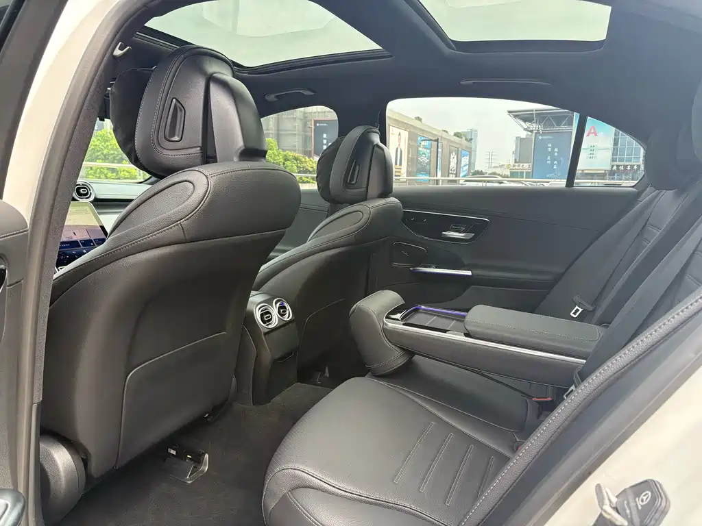 Mercedes-Benz C-Class — миниатюра 4