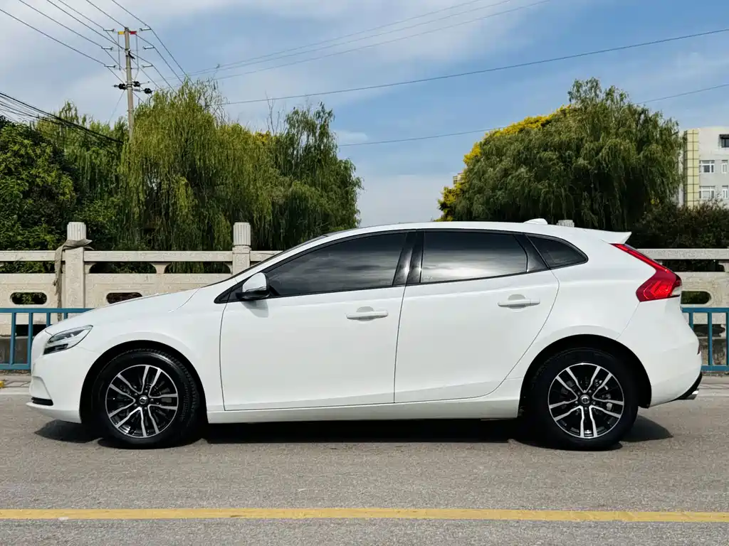 Volvo V40 — миниатюра 4