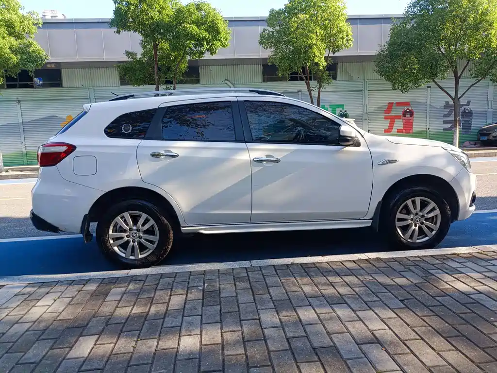 Venucia T70 2015 2.0L MT
