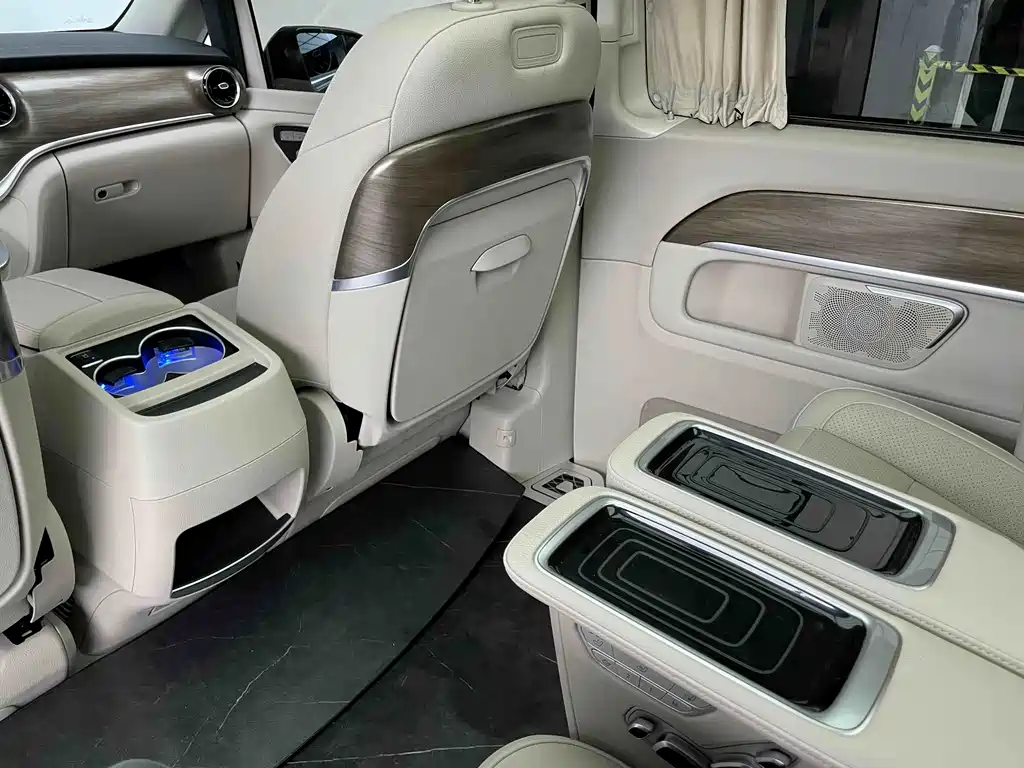 Mercedes-Benz V-Class — миниатюра 10