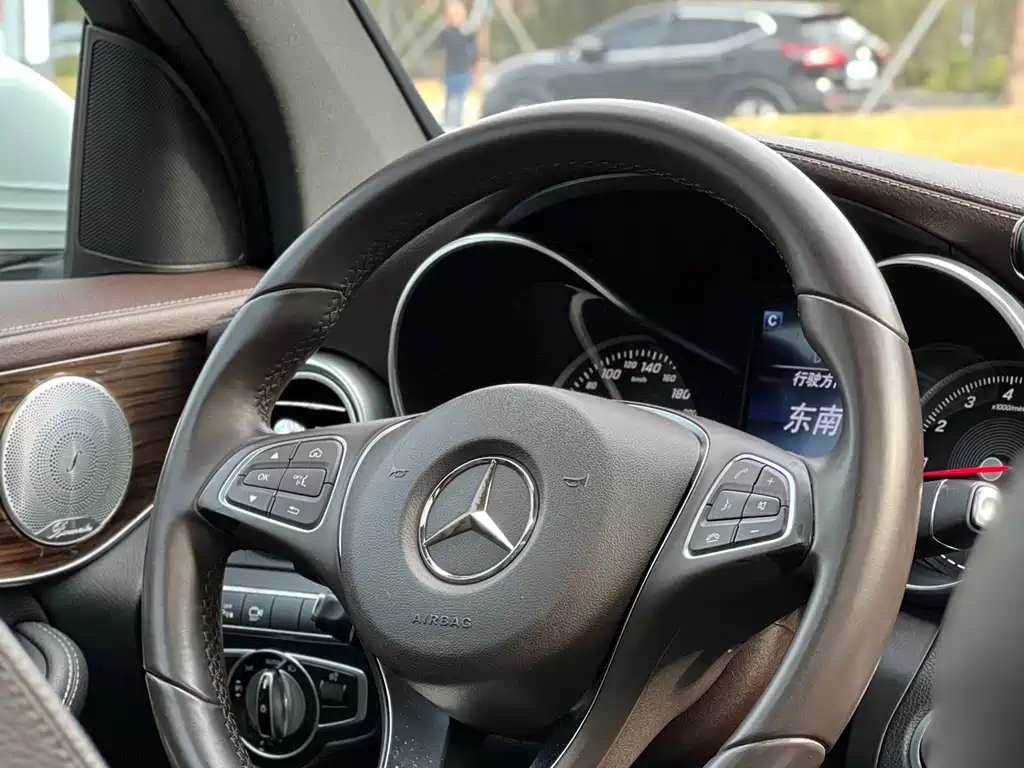 MERCEDES-BENZ GLC