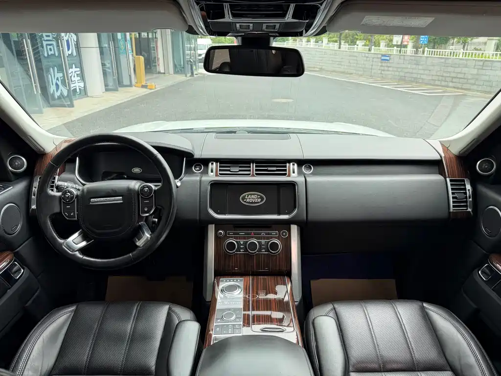 Land Rover Range Rover — миниатюра 8