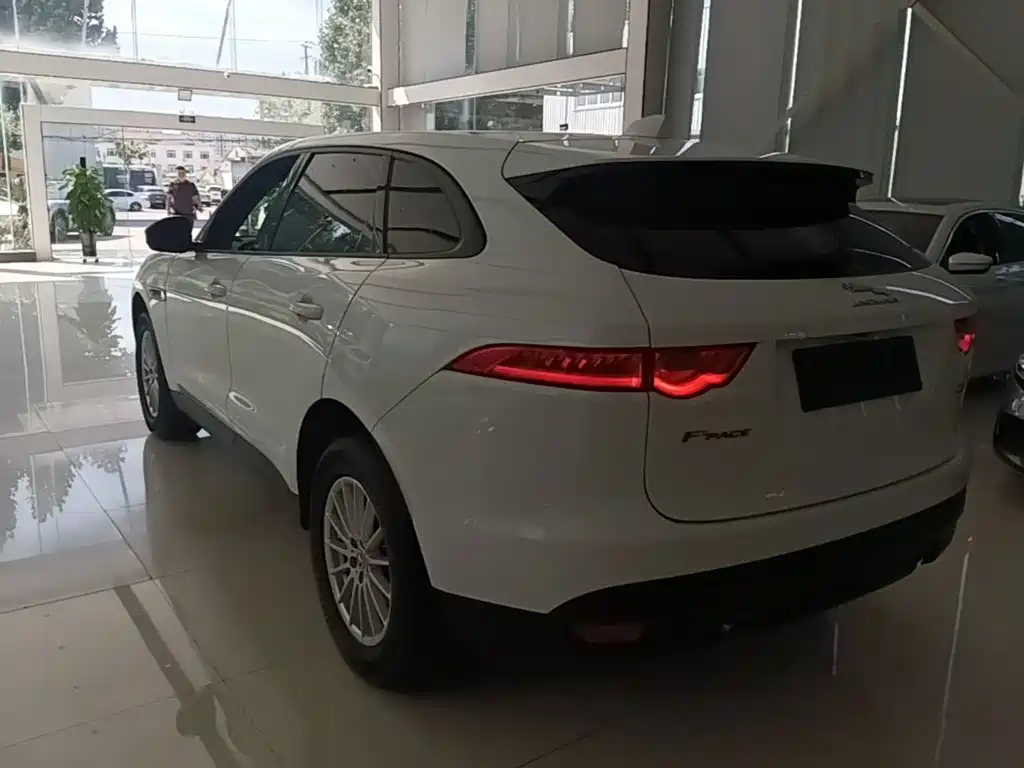 Jaguar F-PACE — миниатюра 5