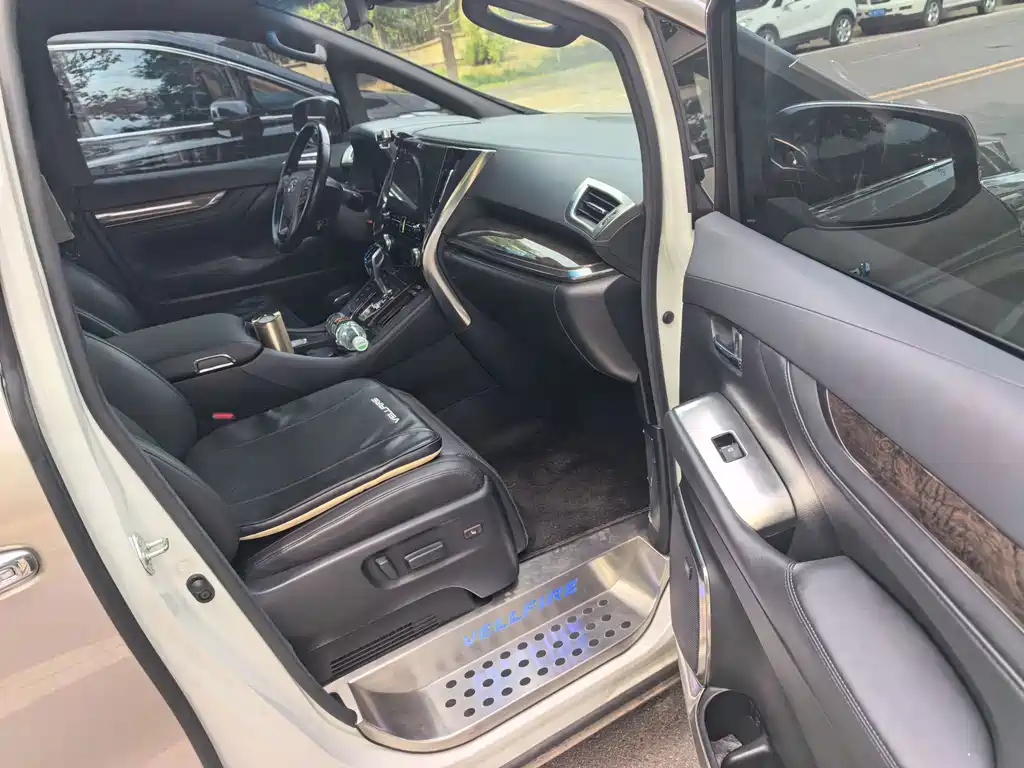 Toyota Vellfire — миниатюра 6