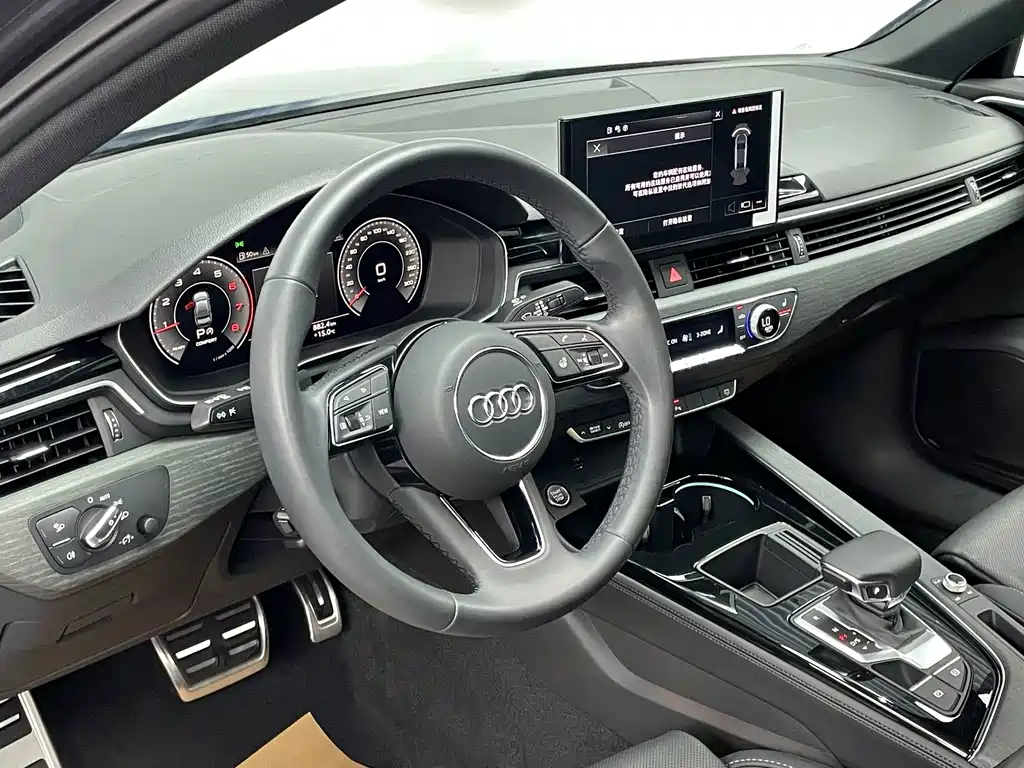 Audi A4L 2023 40 TFSI Luxury