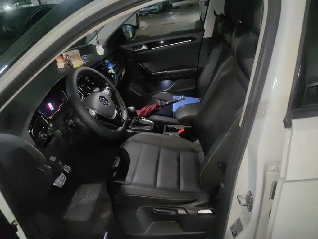 Volkswagen T-Roc — миниатюра 16