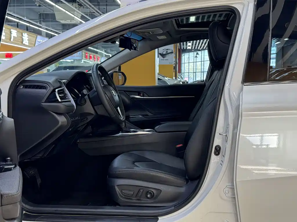 Toyota Camry — миниатюра 7
