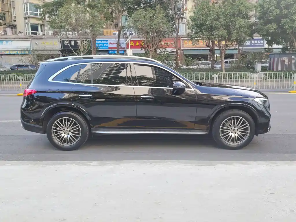 MERCEDES-BENZ GLC