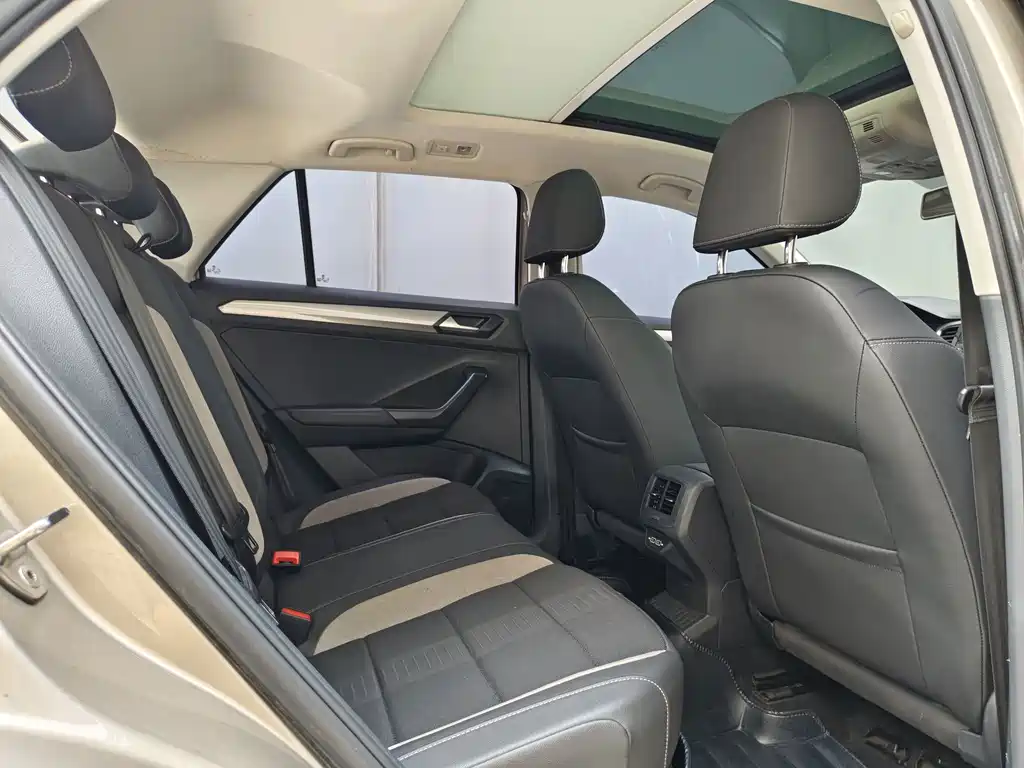 Volkswagen T-Roc — миниатюра 17