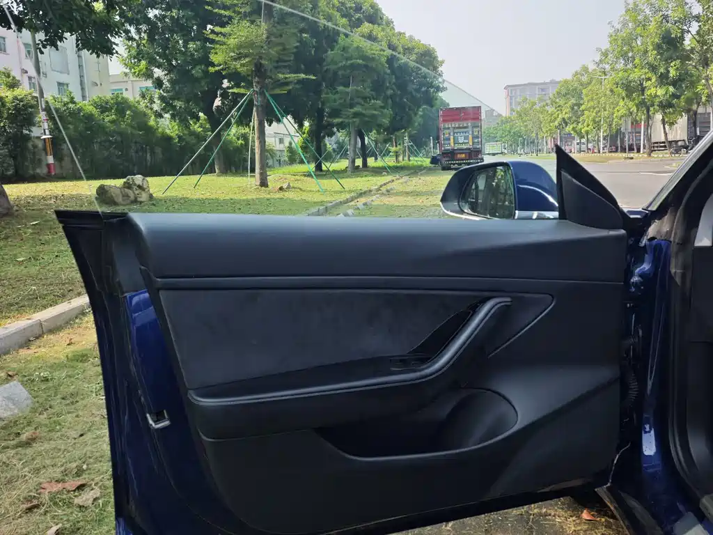 Tesla Model 3 — миниатюра 13