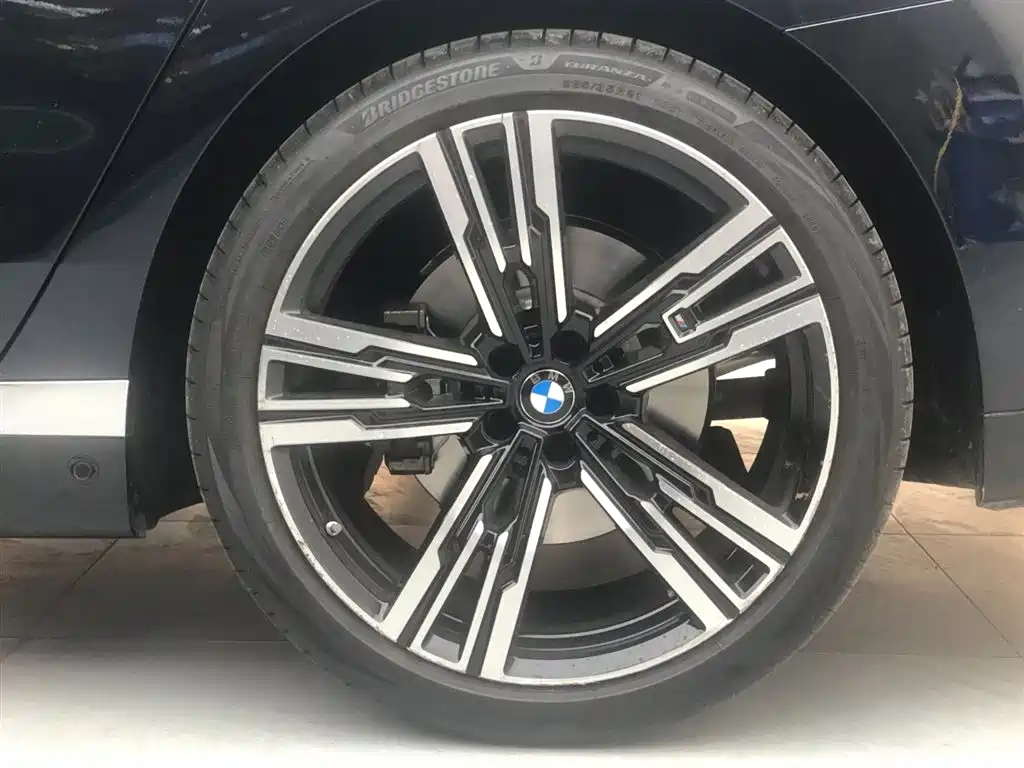 BMW 7 Series — миниатюра 18