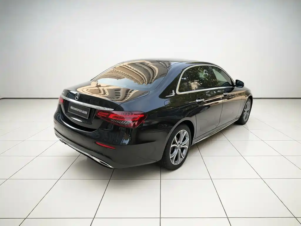 Mercedes-Benz E-Class — миниатюра 4