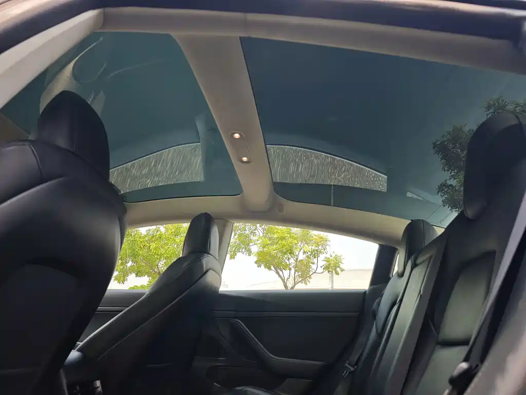 Tesla Model 3 — миниатюра 16