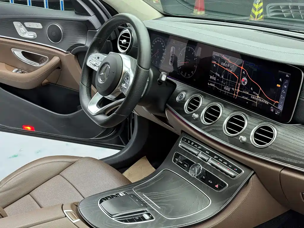 Mercedes-Benz E-Class — миниатюра 11