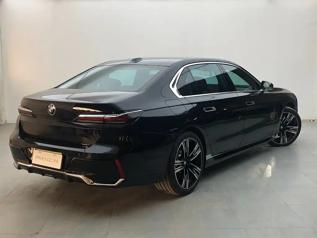 BMW 7 Series — миниатюра 4