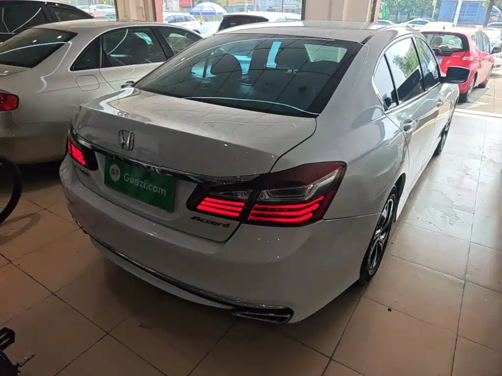 Honda Accord — миниатюра 7