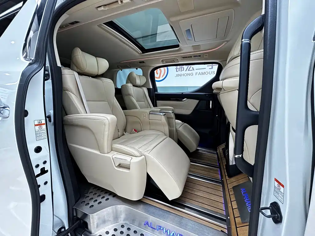 Toyota Alphard — миниатюра 23