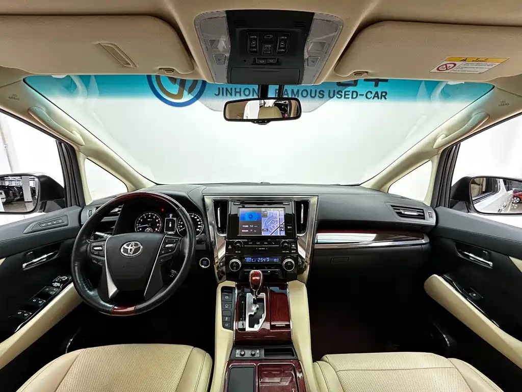 Toyota Alphard — миниатюра 19