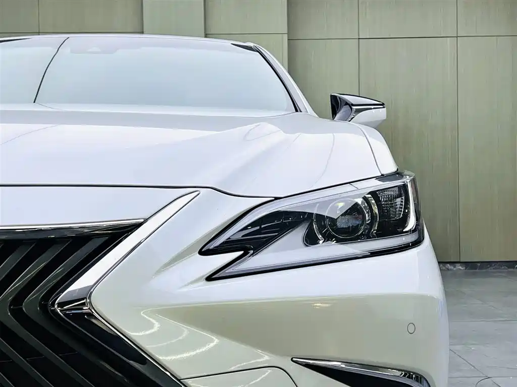 Lexus ES 2020 200