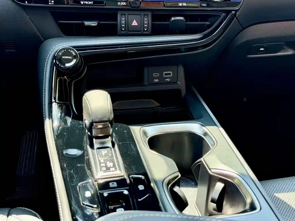 Lexus NX — миниатюра 12