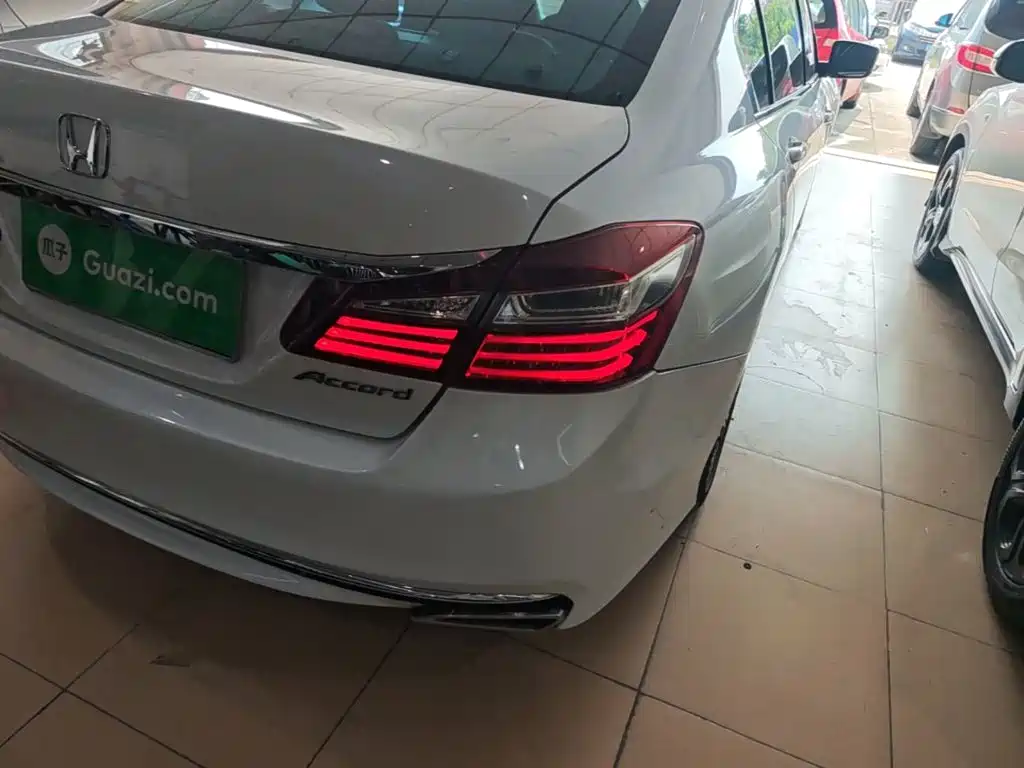 Honda Accord — миниатюра 8