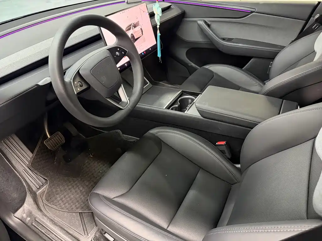 Tesla Model Y — миниатюра 11