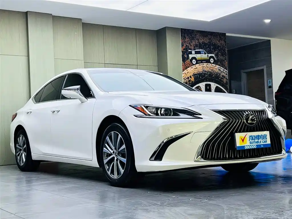 Lexus ES 2020 200