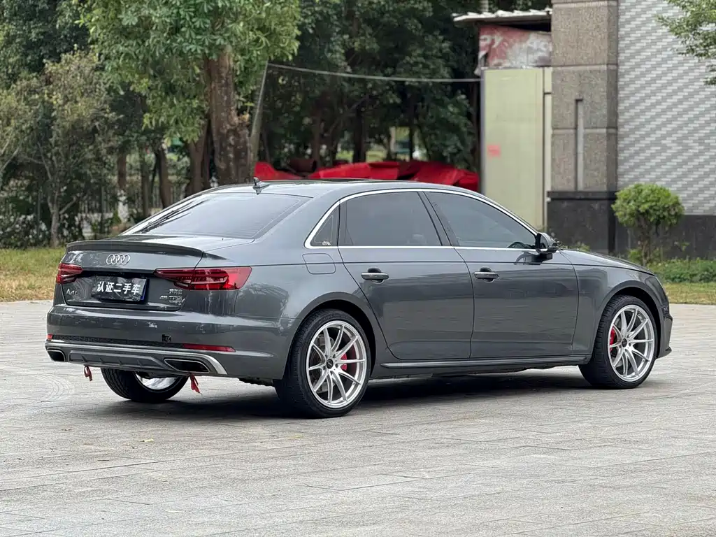 AUDI A4L