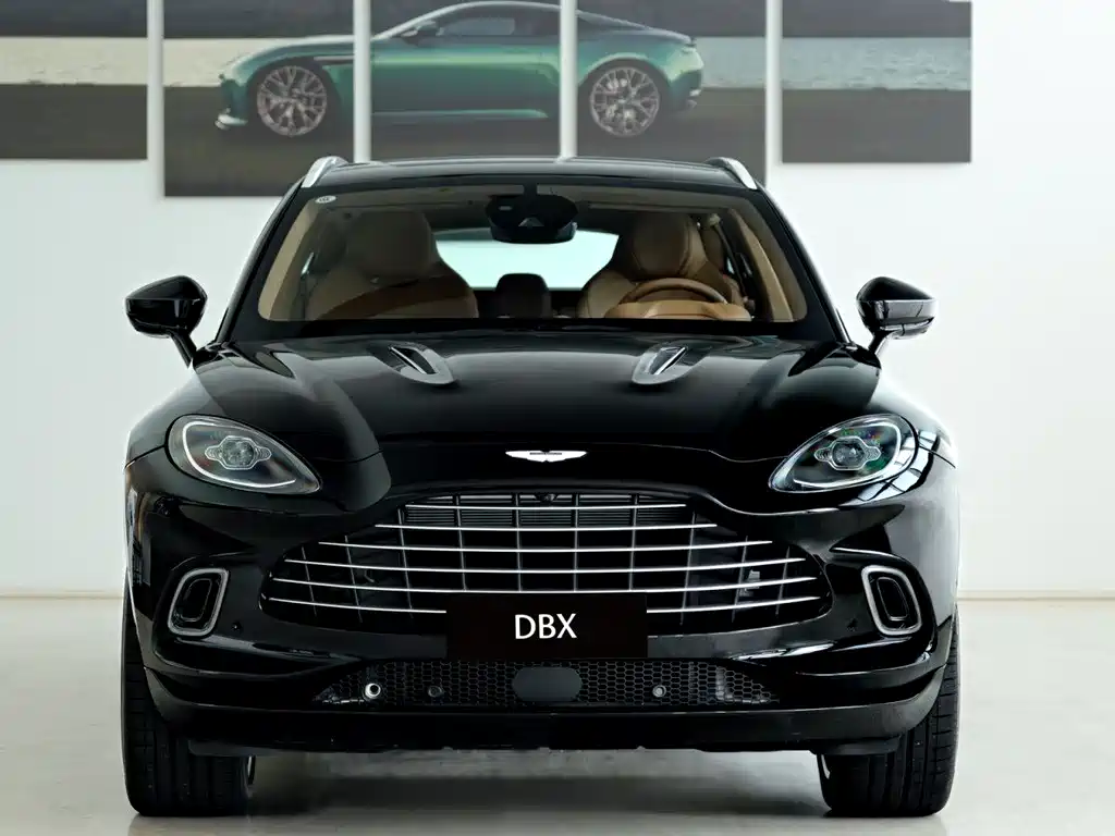 Aston Martin DBX 0