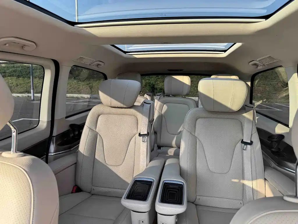 Mercedes-Benz V-Class — миниатюра 25