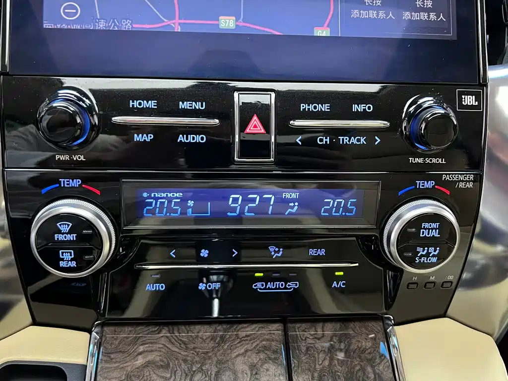 Toyota Vellfire — миниатюра 10